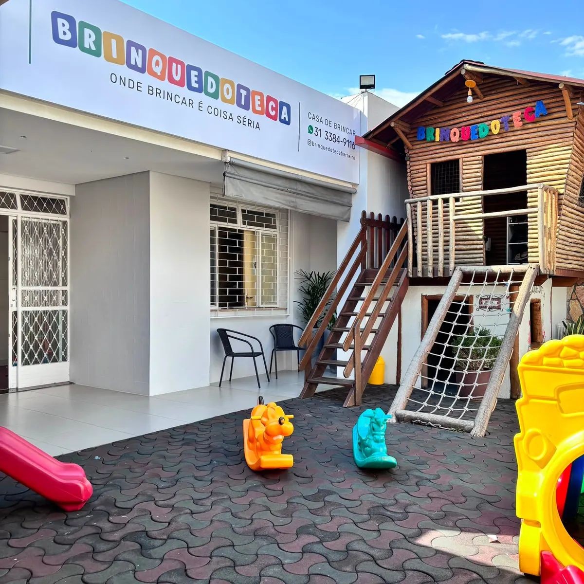 A fachada da Brinquedoteca na Rua Rodolfo Jacob
